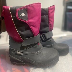 Tundra snow boots like new